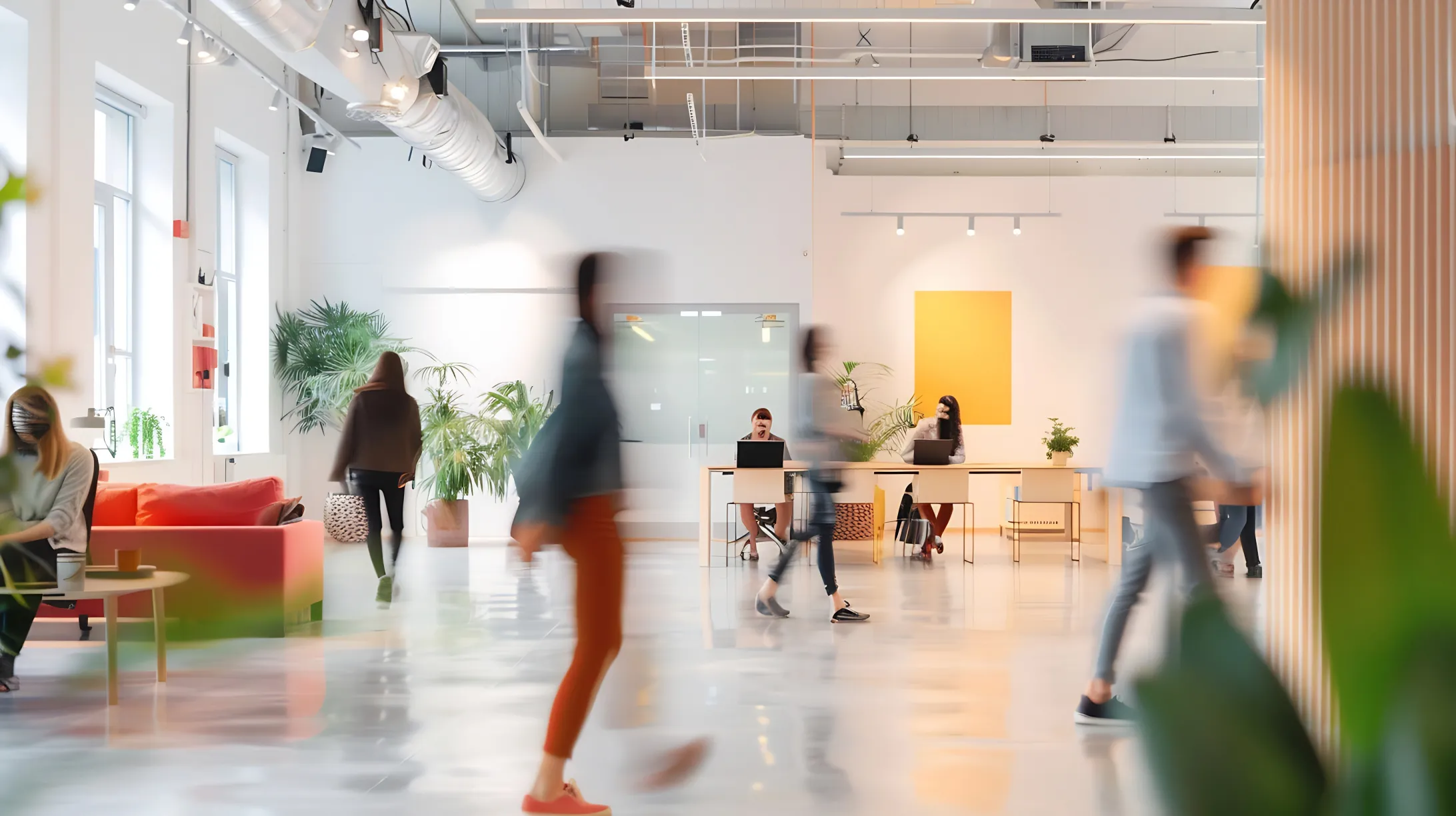Zona de coworking de NIU amb gent treballant